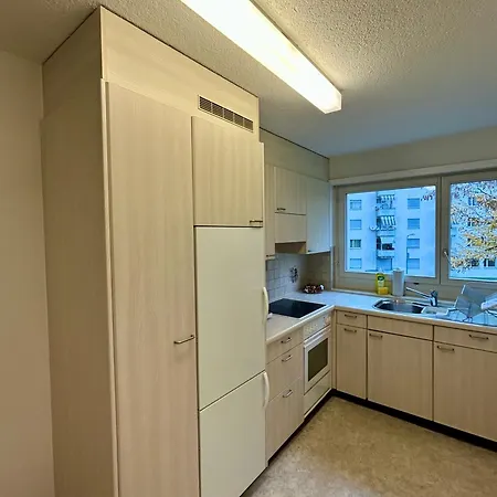 Simple With Natural Light Zürich