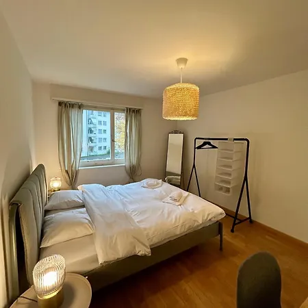 Simple With Natural Light Zürich